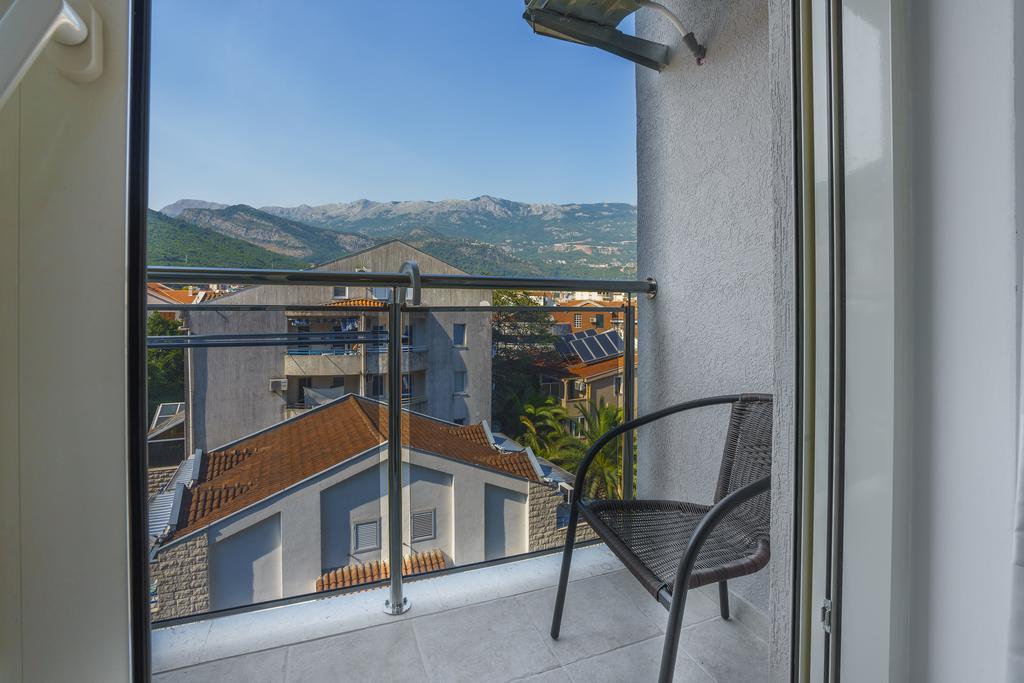 Apartments Lora Bokeljske Brigade Budva Exterior photo