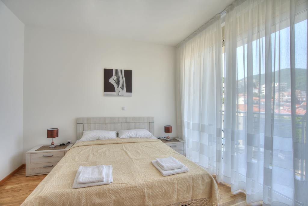 Apartments Lora Bokeljske Brigade Budva Exterior photo