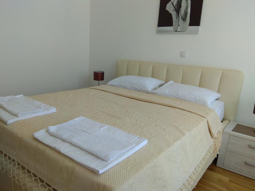 Apartments Lora Bokeljske Brigade Budva Exterior photo